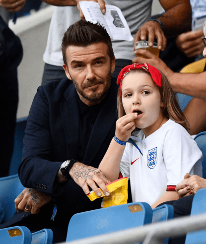 衣领 贝嫂与大布缺席全家福!10岁小七瘦了一大圈,呲牙照贼像贝克汉姆