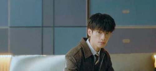 因为|良言写意:罗云熙瘦到脱相,面部瘦削气色差,小鱼仙倌滤镜尽失