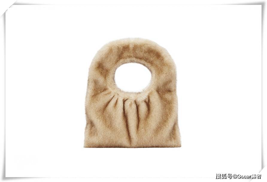 Bag软绵的冬季：绒毛包包再次重回时髦女生的怀抱！