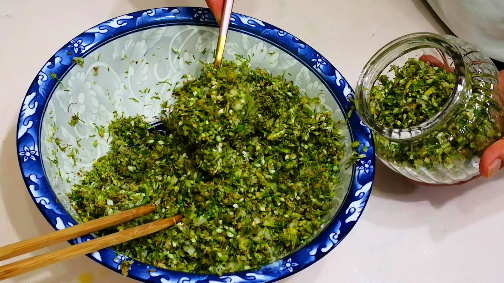 腌韭花酱,只加盐是不对的,多加1样,用时短,味道还格外香!