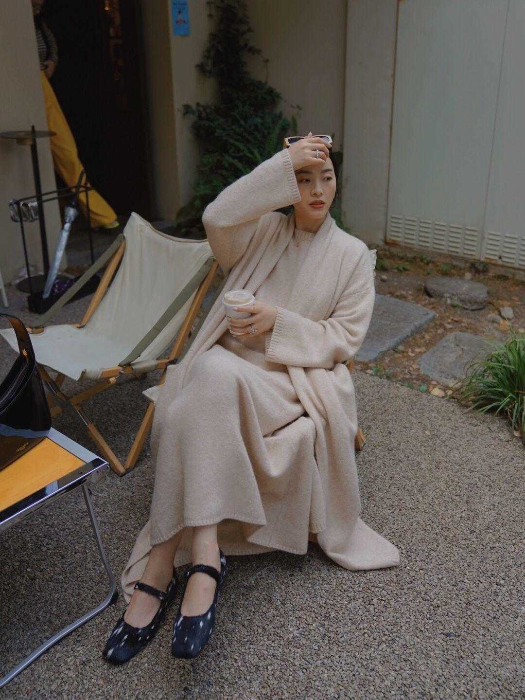 裙子 长款针织衫穿搭指南，搭配裙子与阔腿裤简约大气，高级优雅又洋气