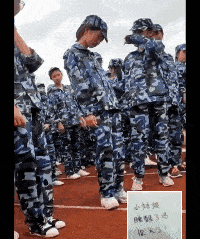 什么|搞笑GIF段子：猫咪喝个水也不容易啊
