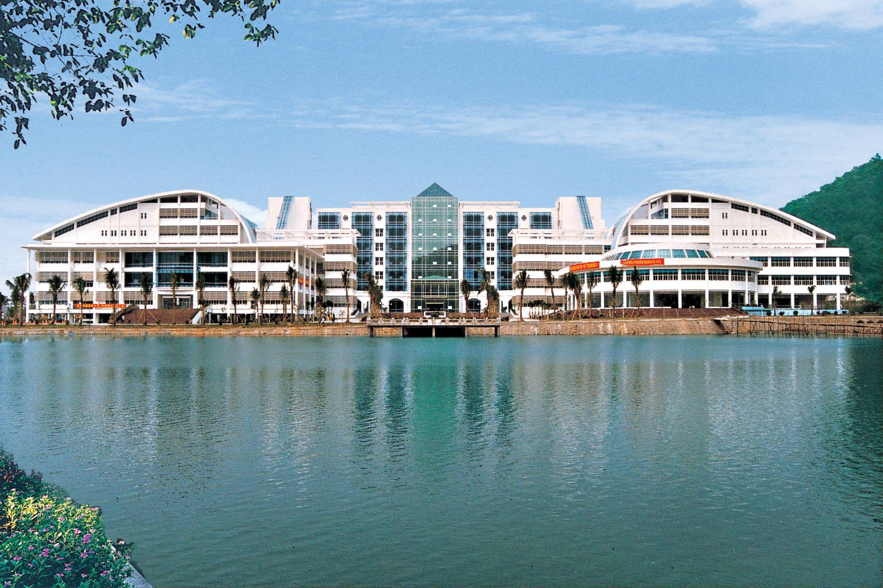 2020广东本科大学投档前5强,华南师大重回第4,深大崛起_排位_高校