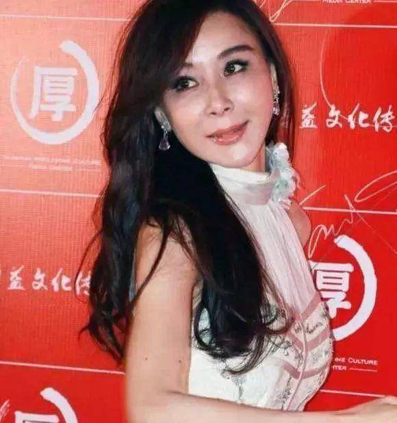 名字这些同龄女星都曾是绝世美人,有人整容后遗症像妖怪,有人美到老