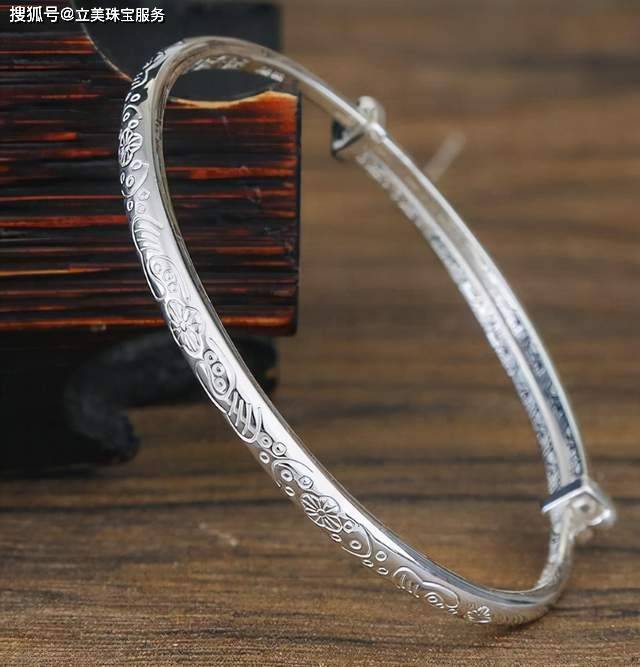 怎么看手镯是什么银 a17e9e9c3ac14872b05e46627c89afa5.jpeg