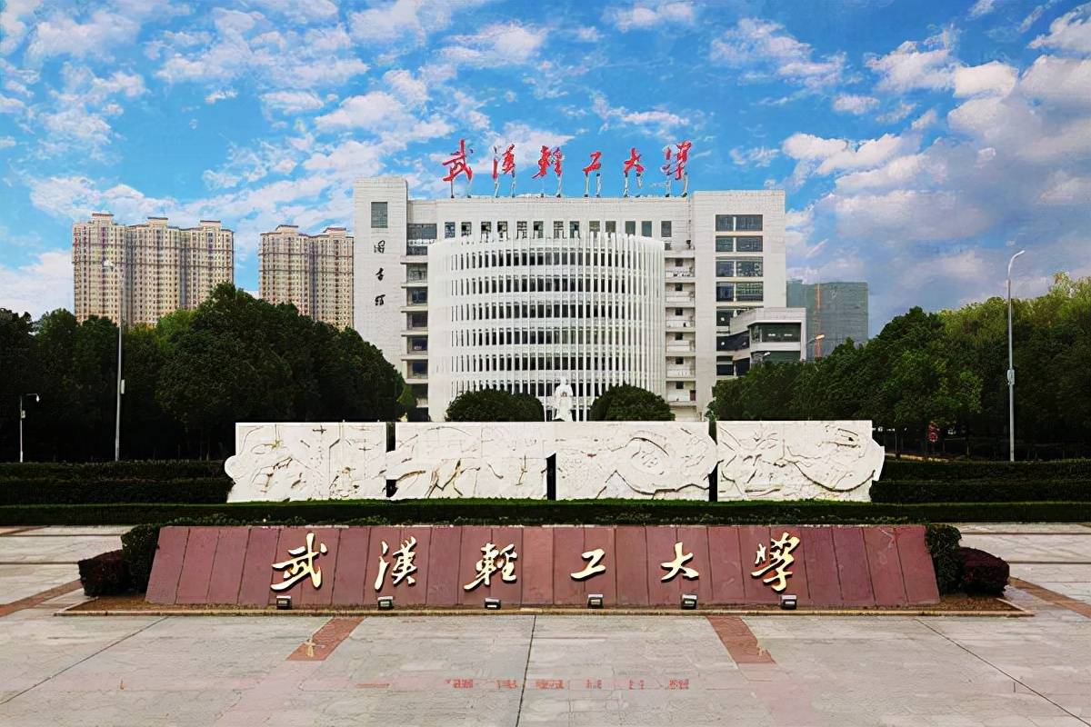 学校由南京机械高等专科学校,南京电力高等专科学校和南京工业学校