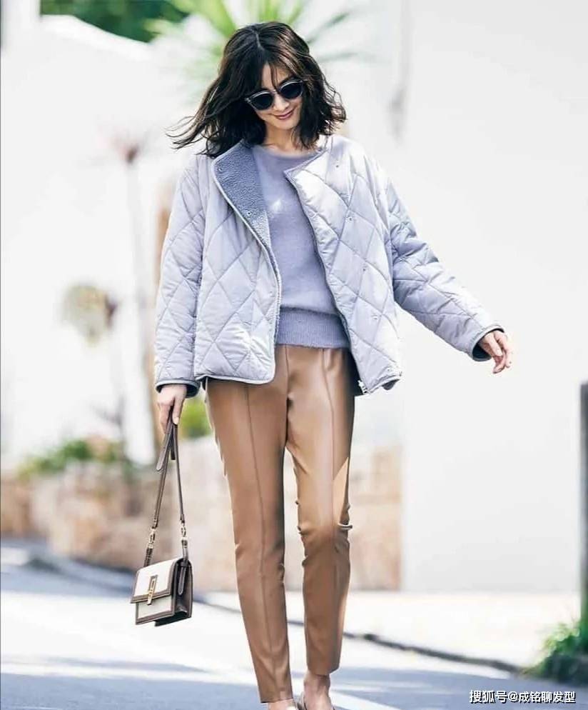 个性 今冬流行这些彩色外套！比黑色减龄、比白色个性，40多岁穿正合适