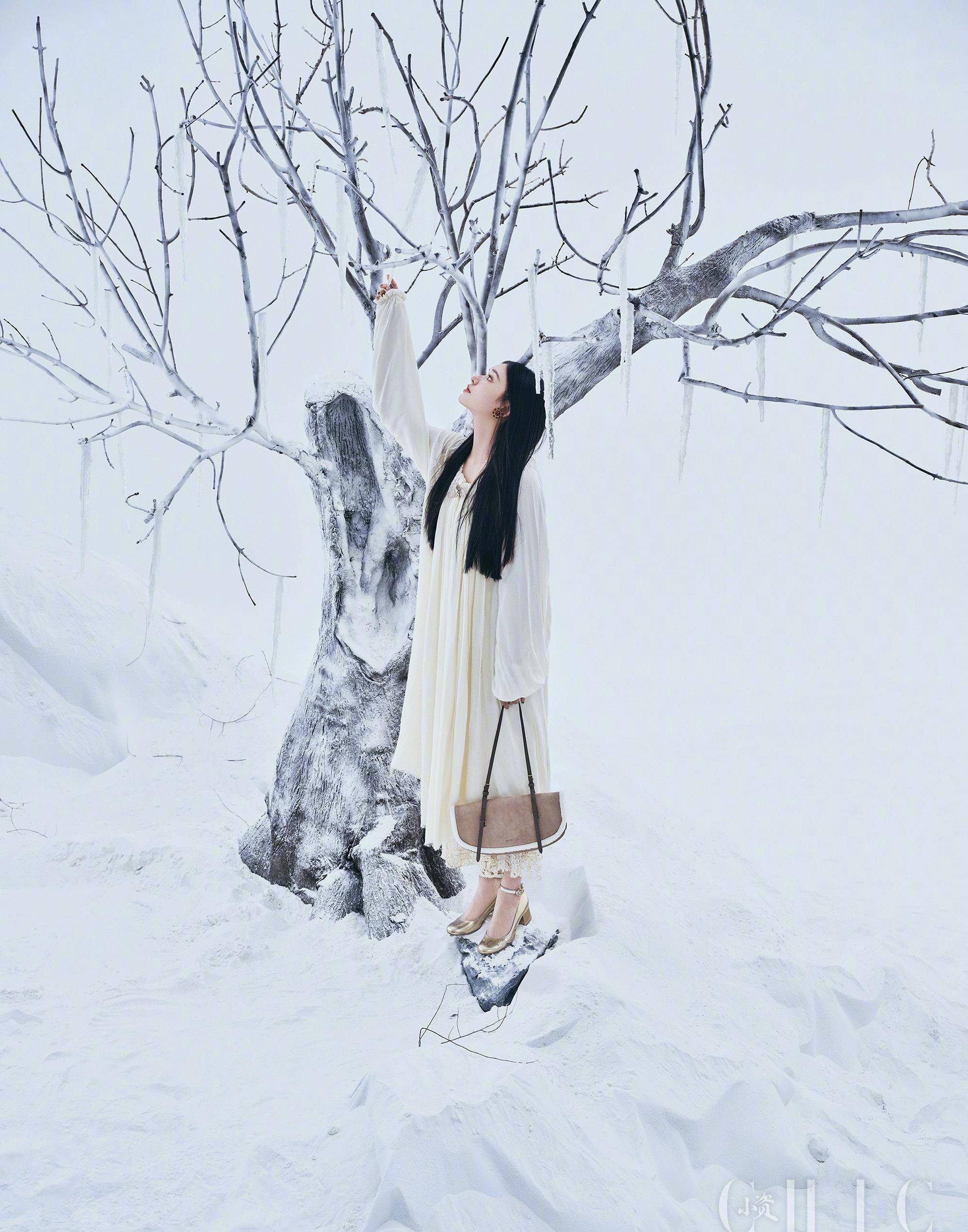 波美林允化糜鹿妆美如冰雪精灵，圣诞节这样拍惊艳朋友圈