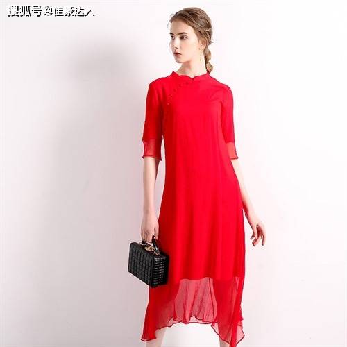 显得 经典的格子裙一出场,就让其它的裙显得无比暗淡,但这也不能怪格子君呀