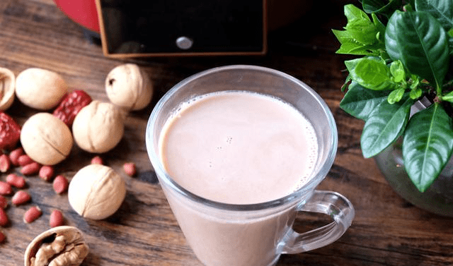红枣花生牛奶汁做法与步骤女人的气血双补非常适合女生喝