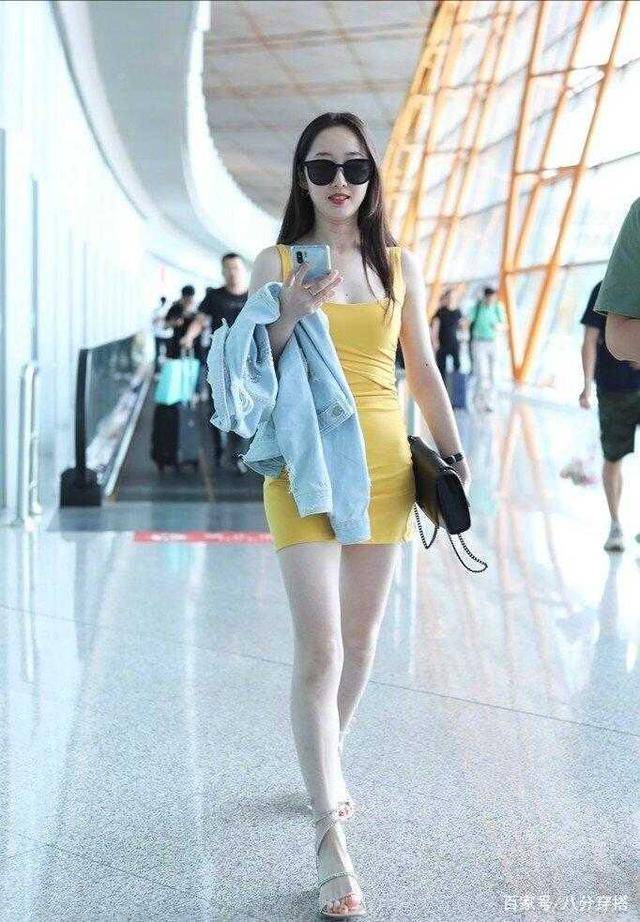 身材 蒋梦婕白到反光!穿黄色吊带连衣裙亮相机场性感高级,元气满满