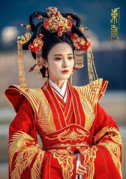 传统 有一种惊艳，叫当红女星穿上红色嫁衣，每一个都想叫娘子！