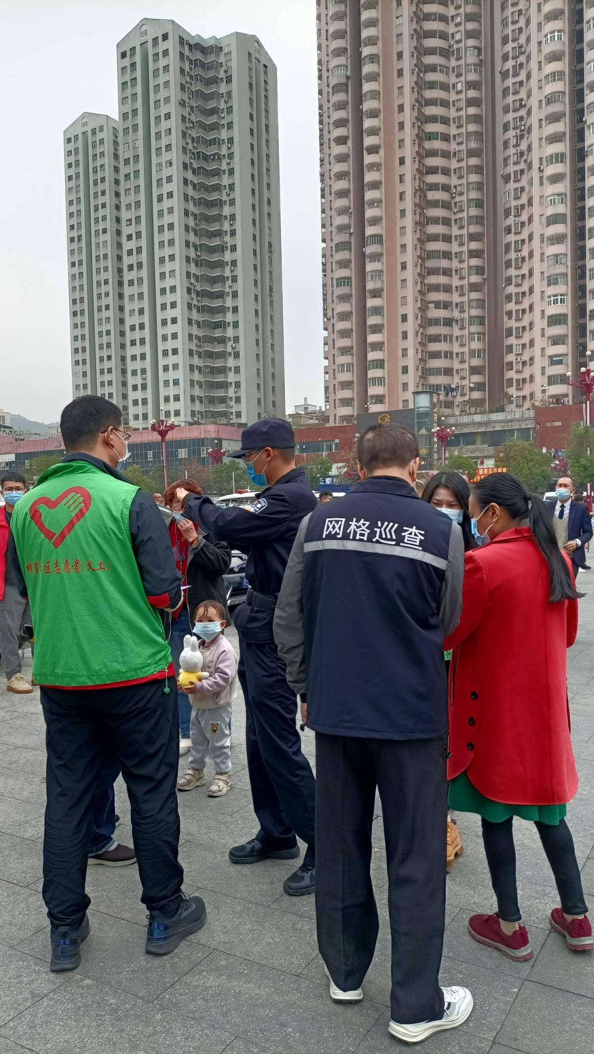 下午,党委委员罗永光带队分组检查网吧,旅游景点等文化旅游点疫情防控