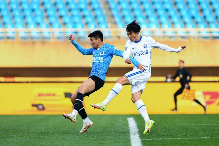 原创谢鹏飞梅开二度博阿滕点射扳回一城沧州雄狮21大连人