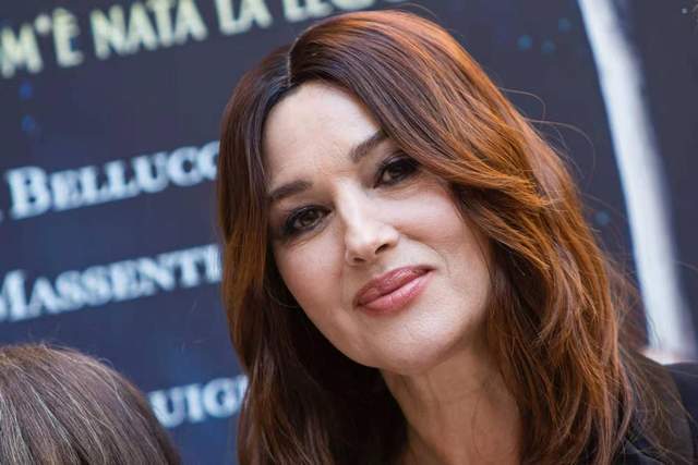 地球球花老了,莫妮卡亮相新片发布会,57的她满脸皱纹快要认不出_镜头