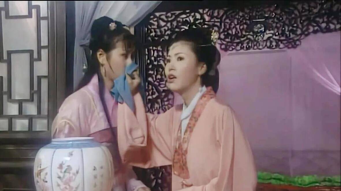 结果虽不如柯世昭所愿,二夫人没跟他同流合污,可也没坏了柯世昭的事
