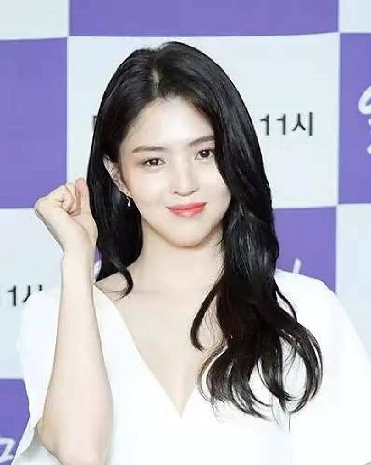 曲线被星探从校门追到家门口的少女，教你什么叫美神降临