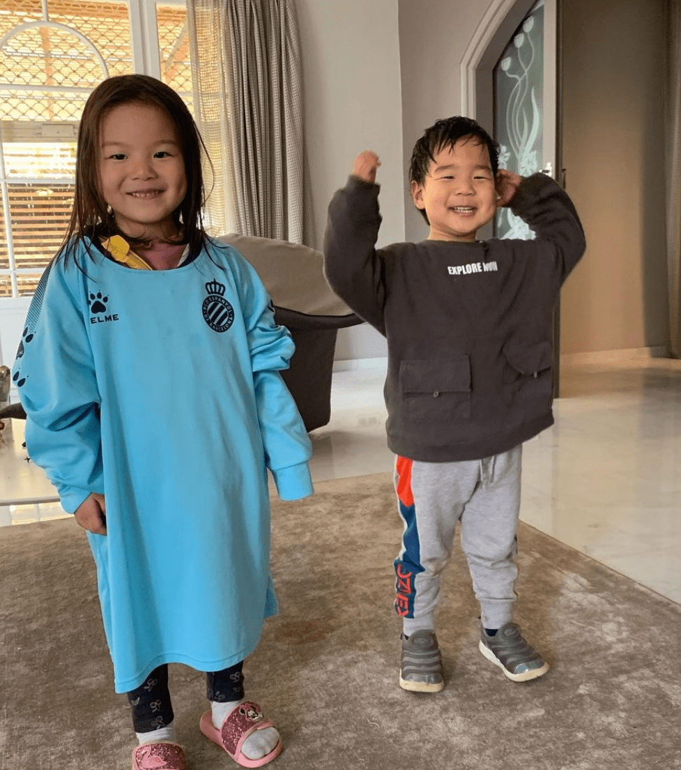 影響|全家出國旅游！國足一哥開啟假期，年薪降至358萬不影響生活質(zhì)量