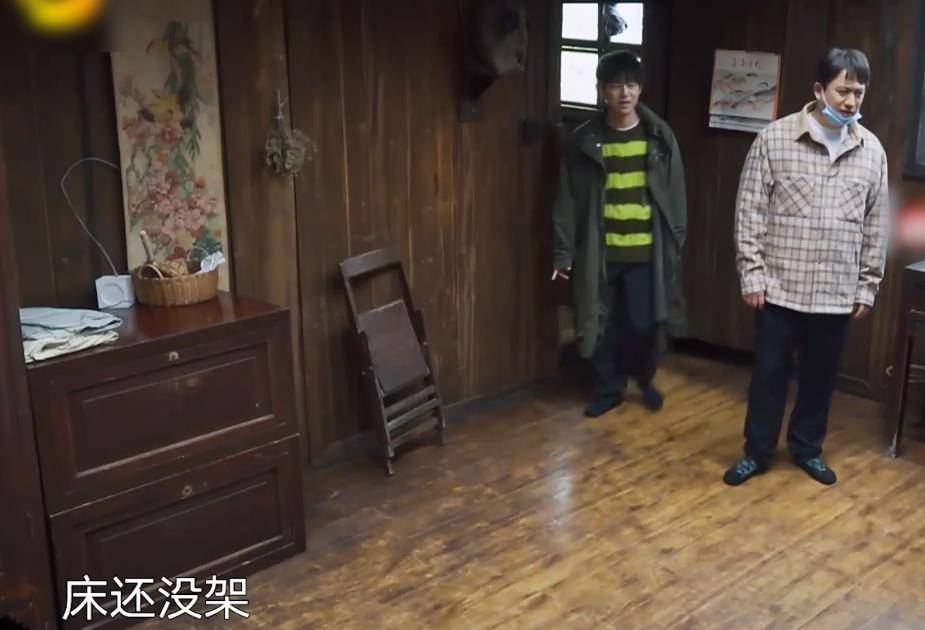 节目组|黄磊何炅遭遇“家徒四壁式”开局，张艺兴智斗节目组，带来好消息