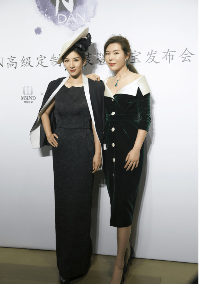 设计 黄奕真会穿！连衣裙搭配皮草太有贵妇范，毫无“李玉湖”的俏皮感