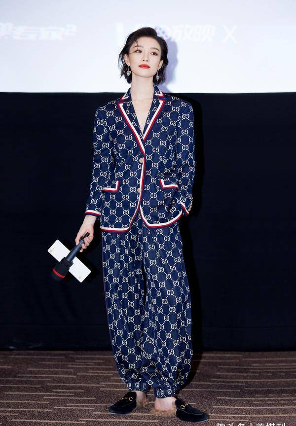 套装 倪妮不是一般的高级,穿奶奶睡衣配毛绒乐福鞋,拽萌拽萌的感觉