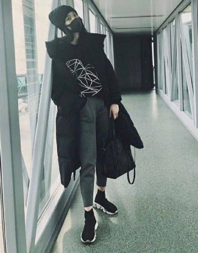 个性 会穿衣服的女生很贵，18岁青春年纪多多尝试，无所顾忌