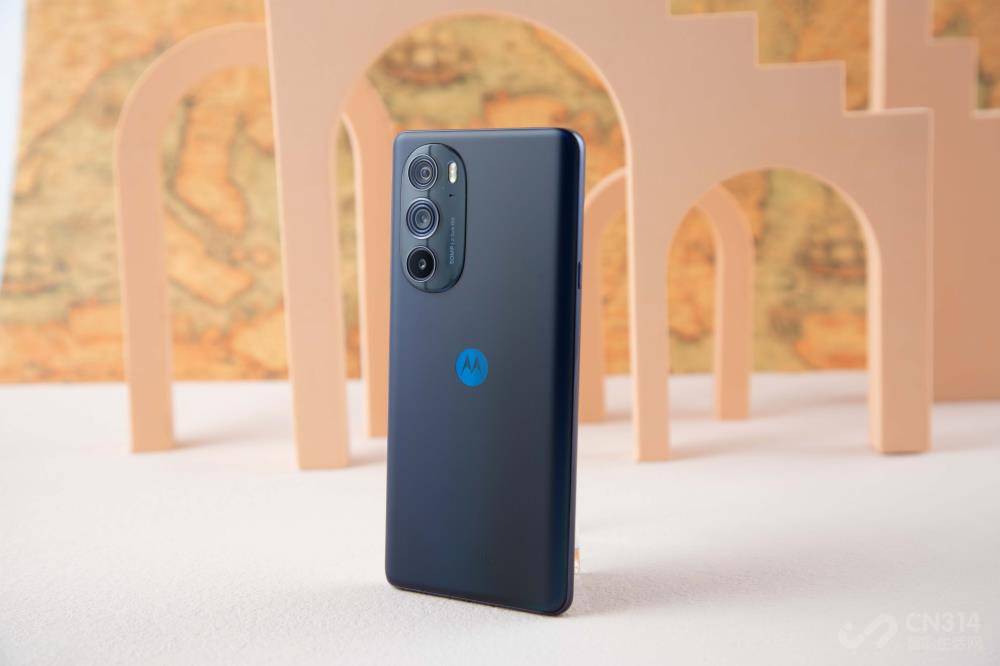 产品|moto edge X30实测：首发骁龙8 Gen1能够展现全部性能？
