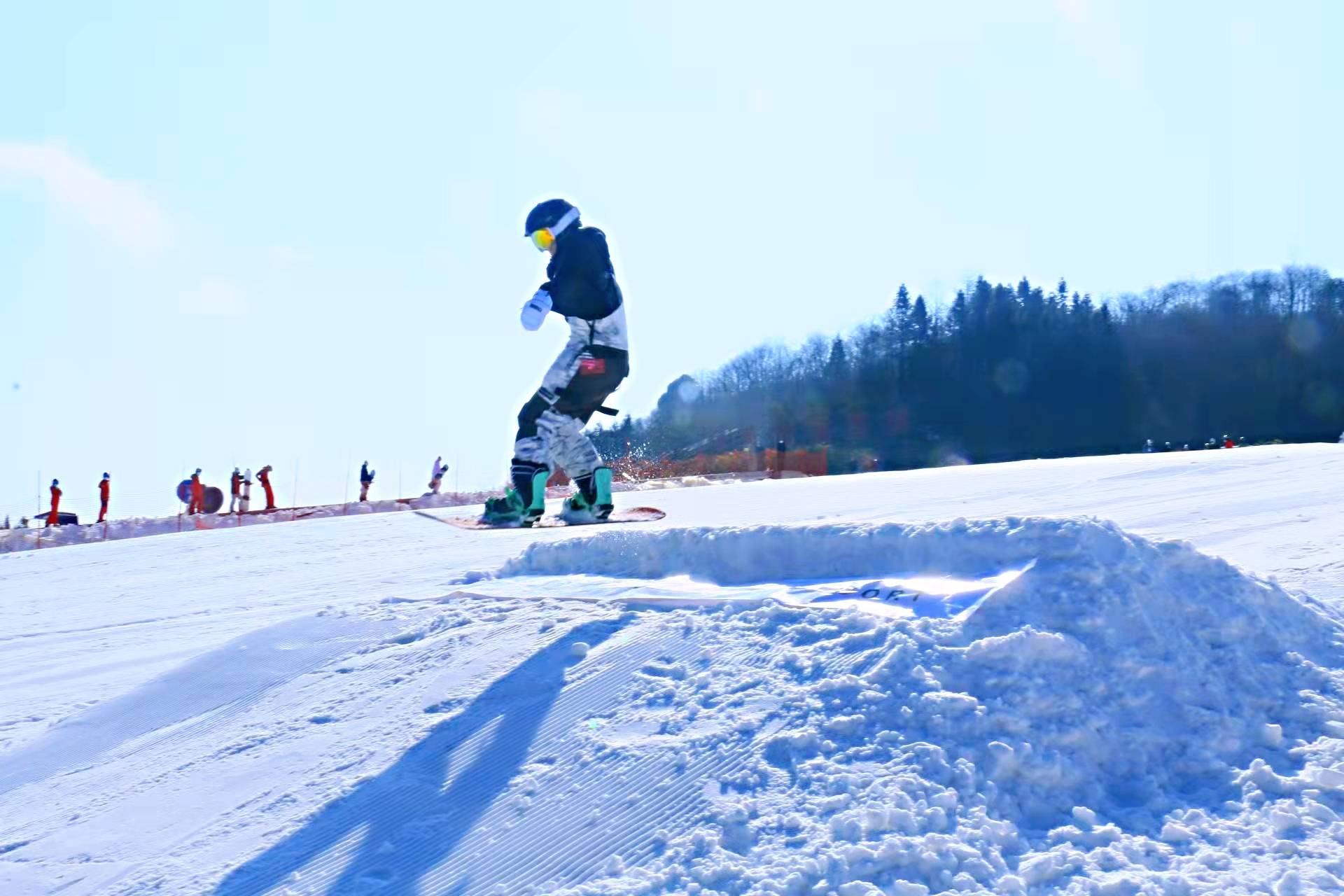 第八届全国冰雪节开幕式恩施绿葱坡滑雪场分会场现场实拍