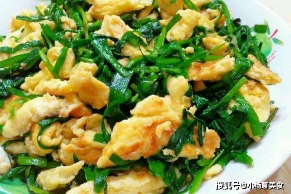 大肚子|鸡蛋配上它，大肚子没了，失眠好了！女人不想满脸皱纹，可以试试