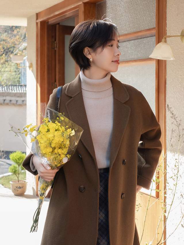 冬日 穿大衣该如何搭配才洋气?今年流行“大衣+靴子”,高级又优雅