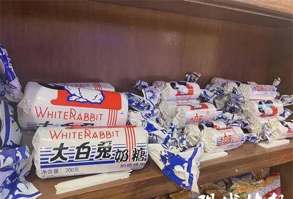 旺旺集团|左手辣条、右手干脆面,那些童年零食品牌如今怎么样了?