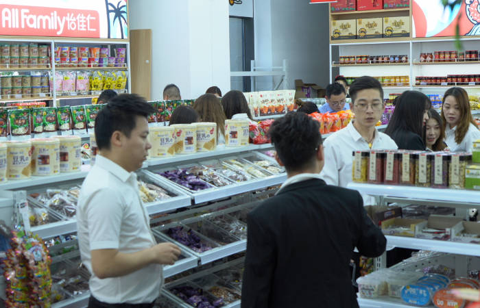 特产|选择散称零食的赛道，走地方特产的阳光大道