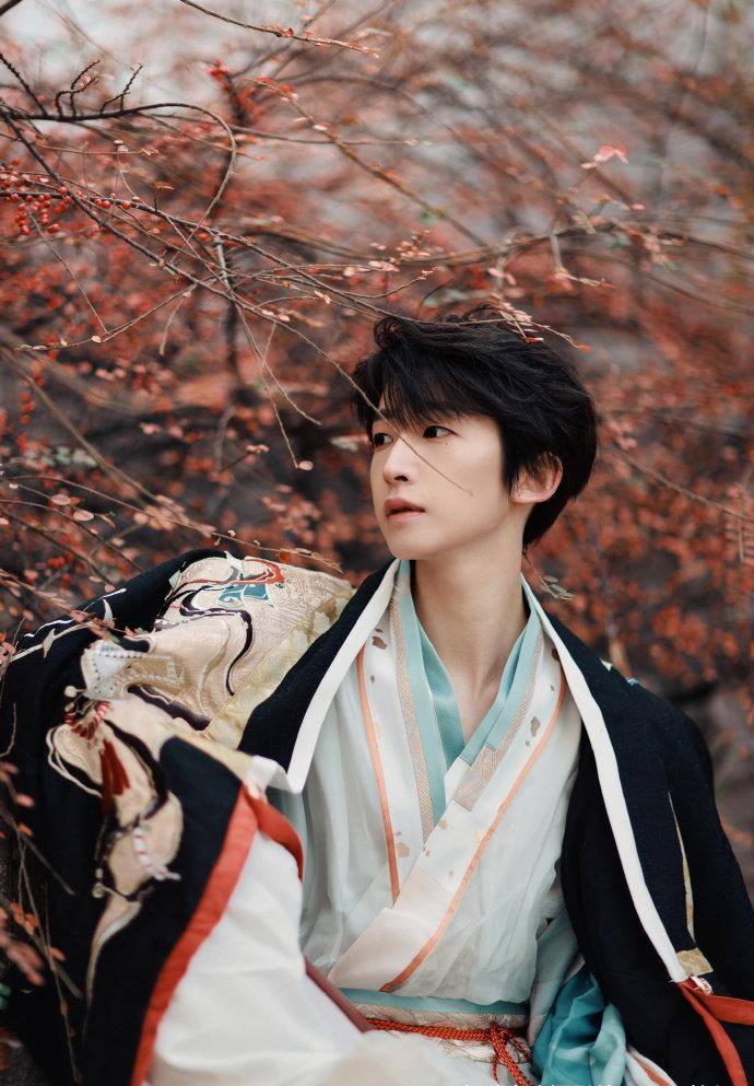 超越 盘点穿汉服拍照最好看的明星，杨超越排第一没人反对吧？