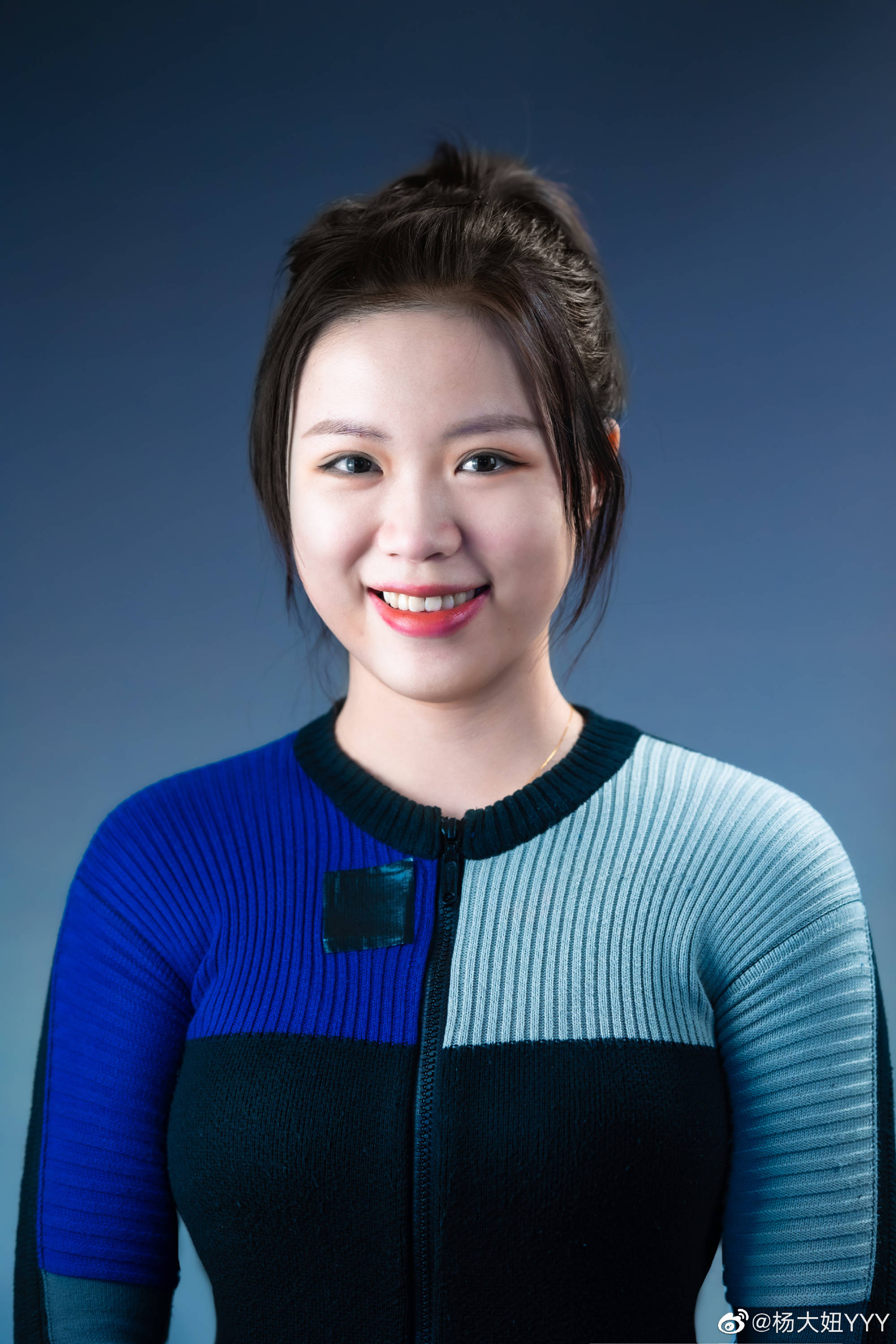 首金|奥运冠军真耐看！杨倩晒最新“初恋脸”照片：我在忙期末考试