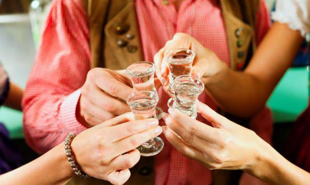 毒素|肝功能“稀烂”的人，身体会出现4个表现，占一个，都要及时检查