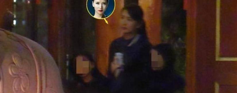 少才行 万人迷陈好外出聚餐，近照模糊穿着普通，一样挡不住她的美！