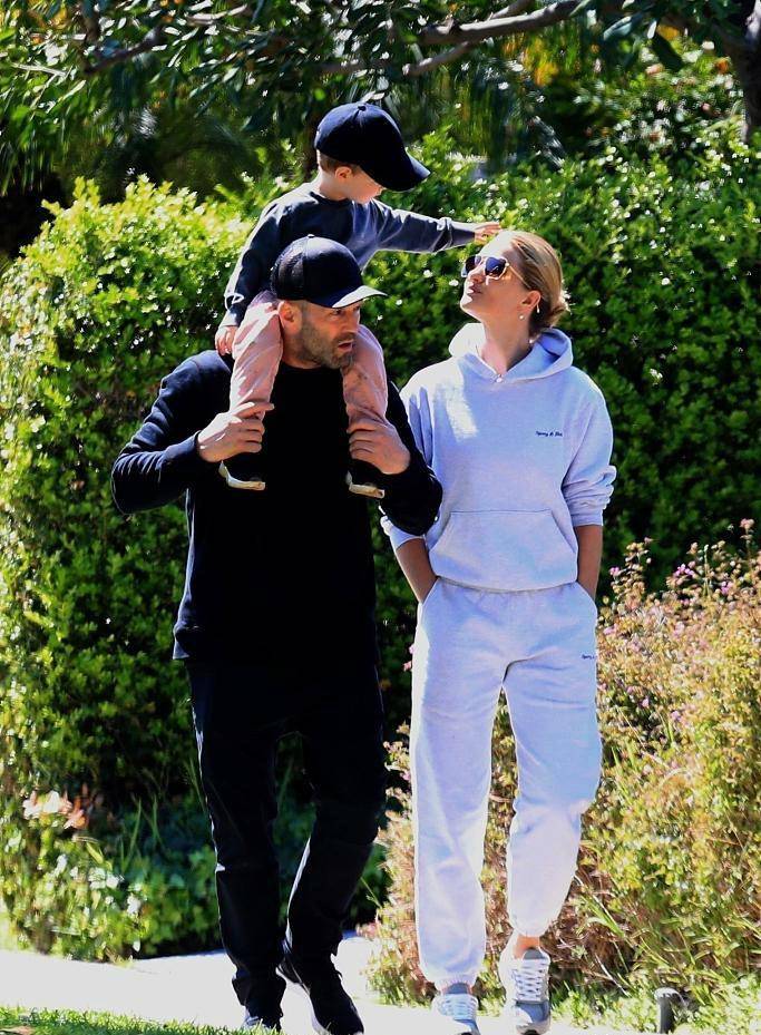 猛男|出道前卖水货，前女友身材火爆，老婆小20岁，52岁硬汉杰森斯坦森