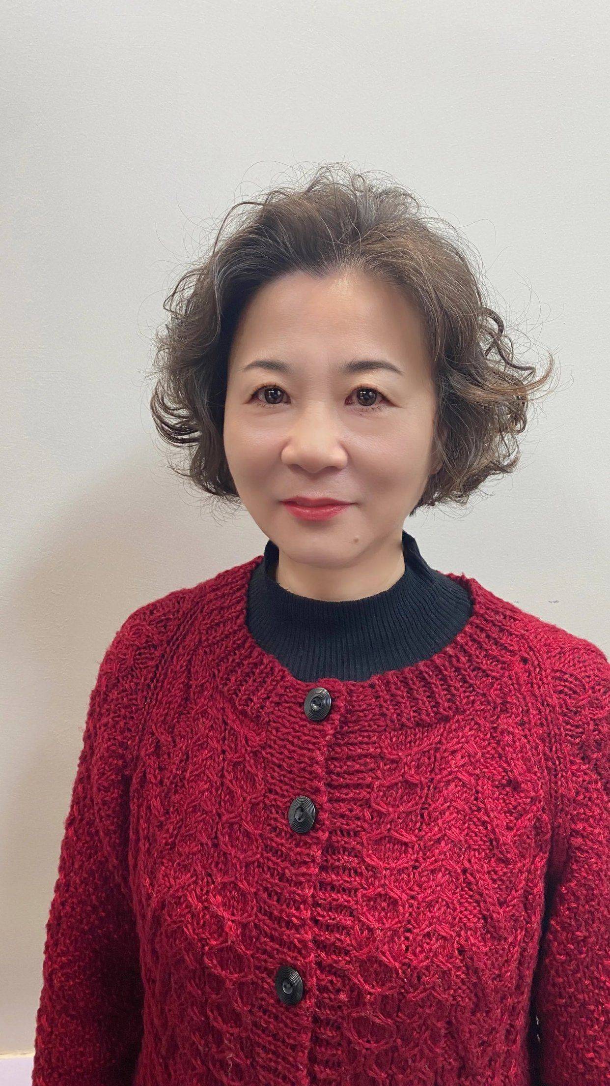 发型元旦爆款发型分享，气质烫发洋气卷，特色短发显白染