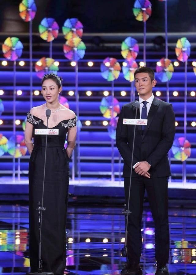 形象 成熟女人建议玩转深色系,看白百何的4款深色造型,很有魅力