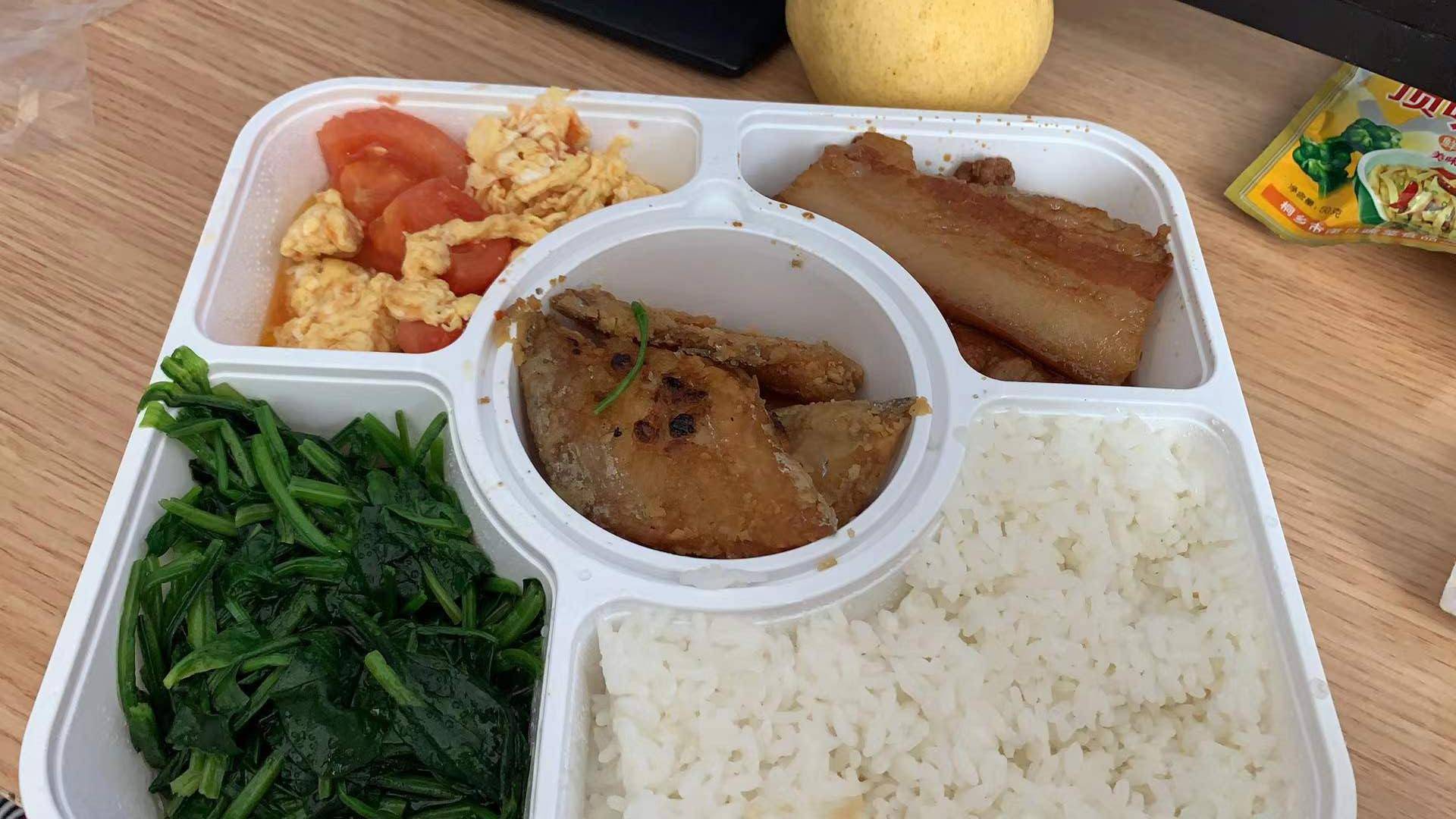 包子|我在上海被隔离，隔离餐有烤鸭，红烧肉，油焖大虾，每天不带重样