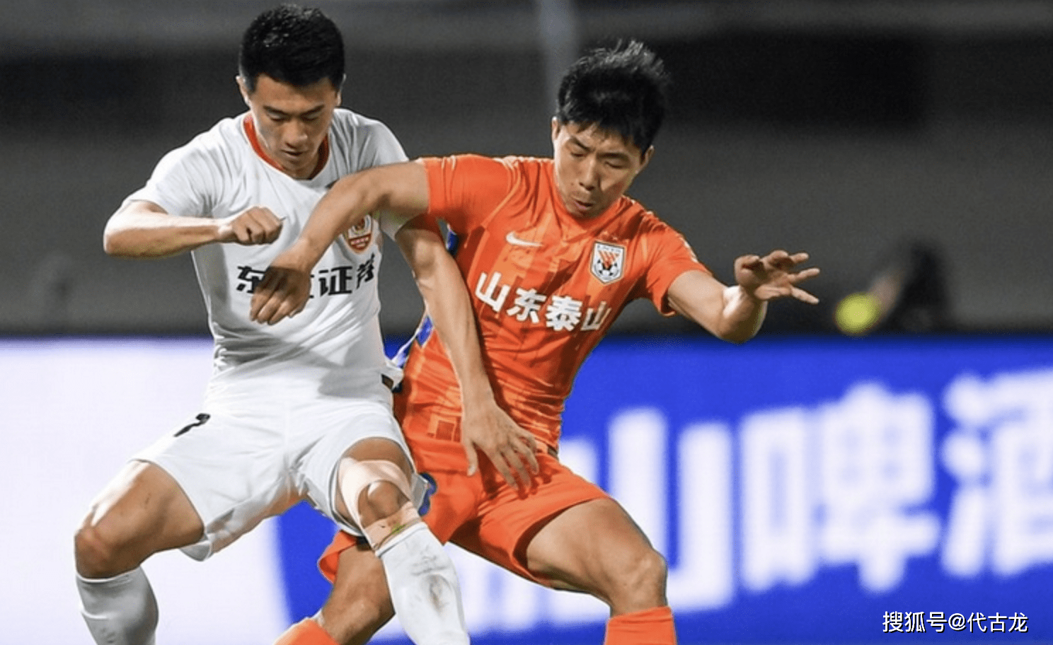 聯(lián)賽|補時1分鐘絕殺！泰山2-1亞泰9連勝，10分領(lǐng)跑，冠軍近在咫尺