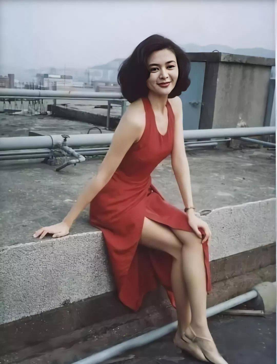 黑发95小花一出道就“碰瓷”张柏芝，她凭啥成为新一代内娱颜霸？！