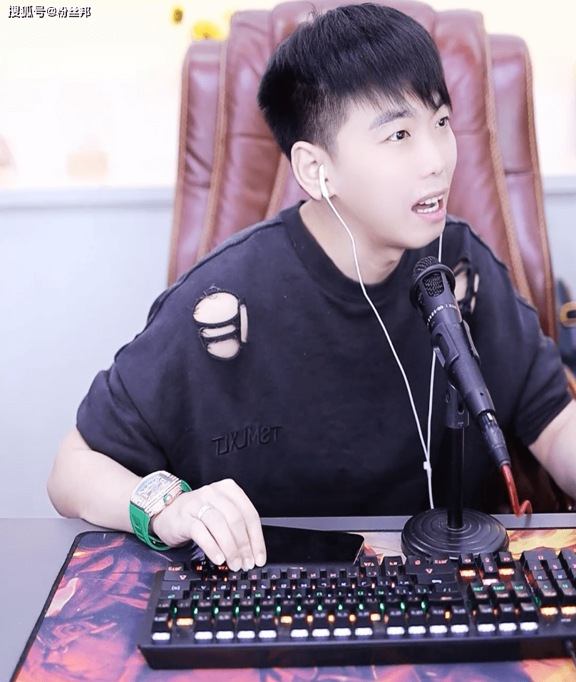 原创直播超过10年的yy主播各自都功成名就唯独赵小磊一事无成