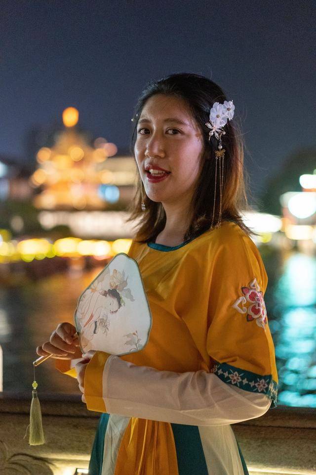 商女不知亡国恨的发生地南京秦淮河如今照样繁华无比