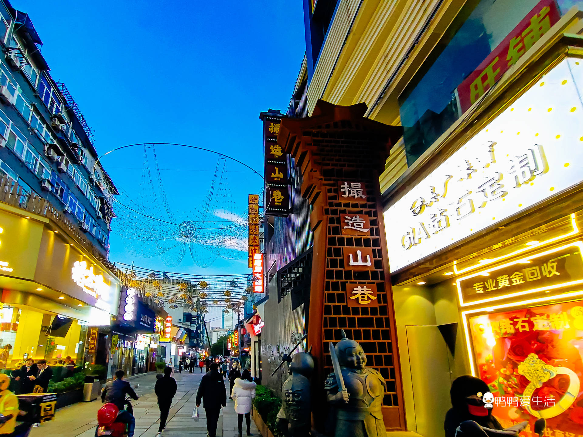 成新晋|合肥千年古巷，国潮复古还有饕餮美食，成新晋网红打卡地！