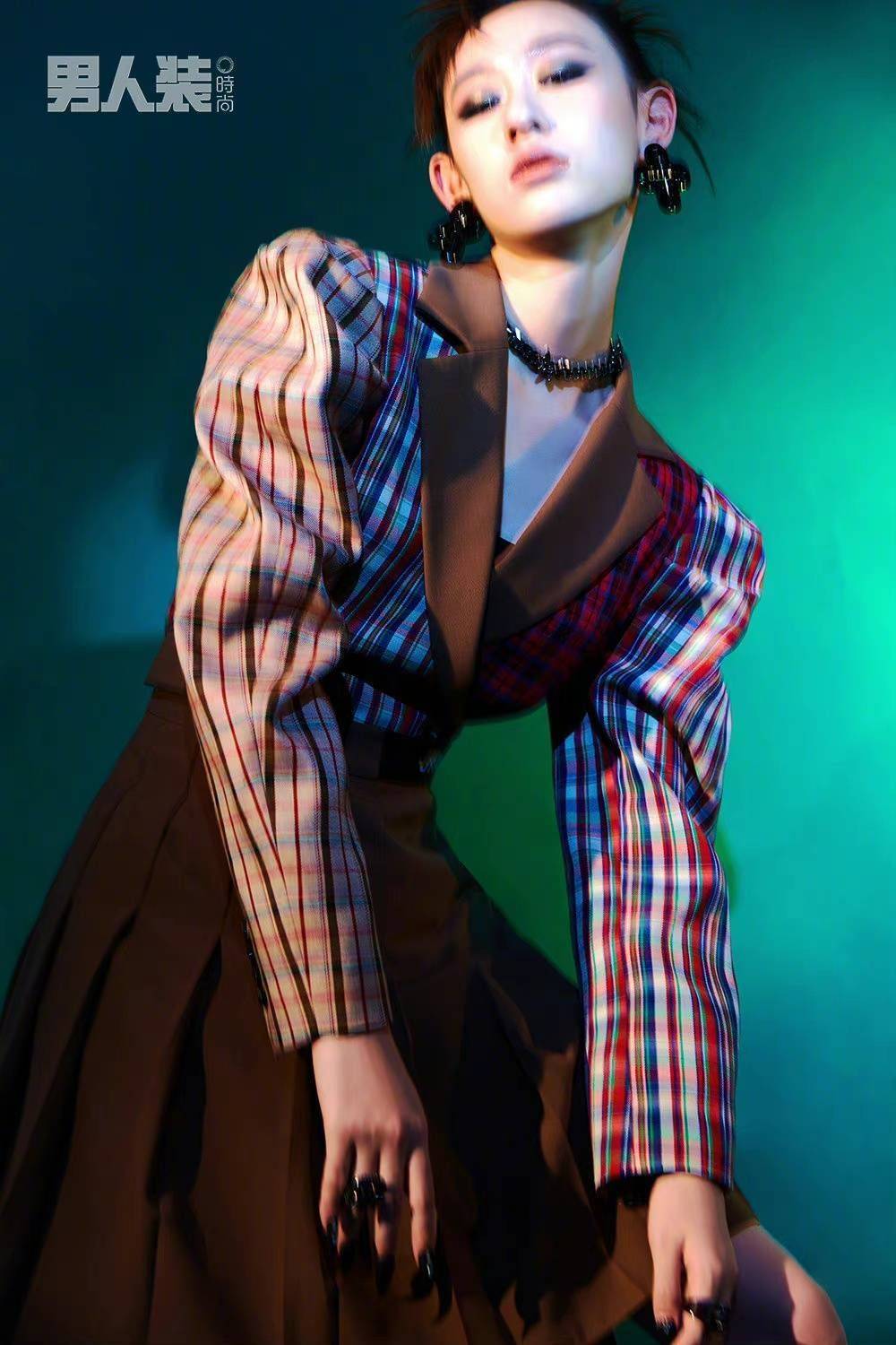 吴雨珏《男人装》杂志化身"少女杀手",突破性造型惊