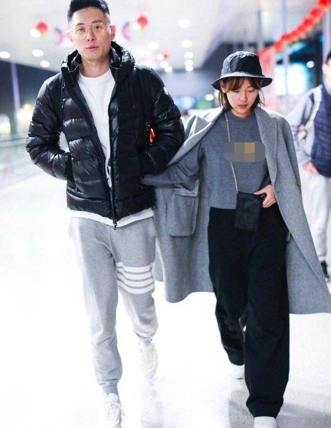 身材 32岁张嘉倪厉害了,宽衣配宽裤也显苗条,7千的行李箱都不起眼了