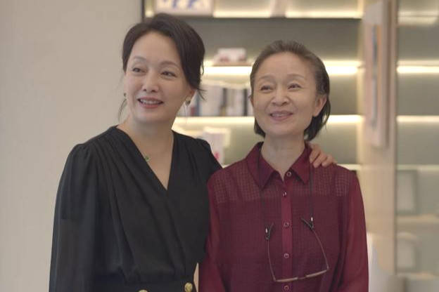 红花|《小敏家》中的佟兵妈和李主任,看似不起眼的配角,来头都不小