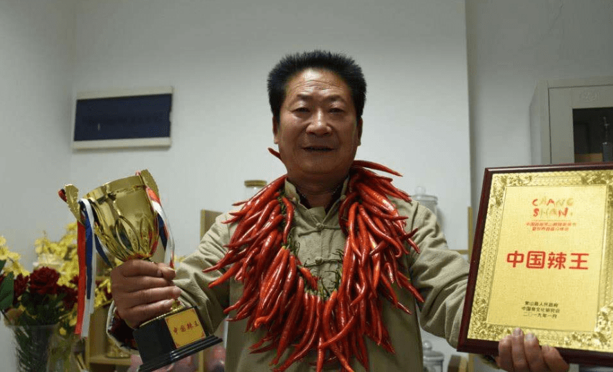 原创辣王李永志每顿饭五斤辣椒加白酒最后胃穿孔被送医