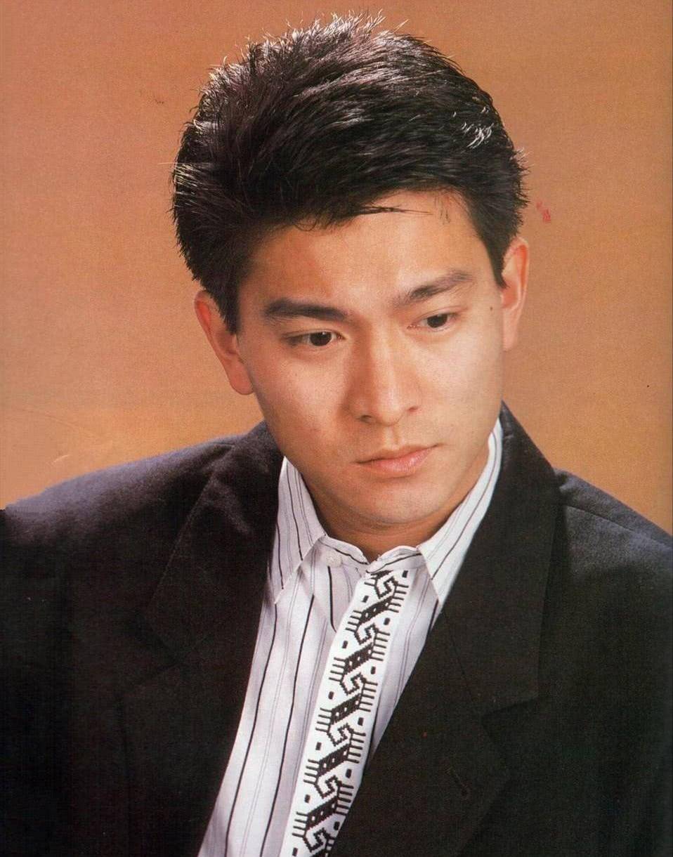 小视频|刘德华直播关闭打赏功能,平台或少赚几亿,他们为什么会允许?